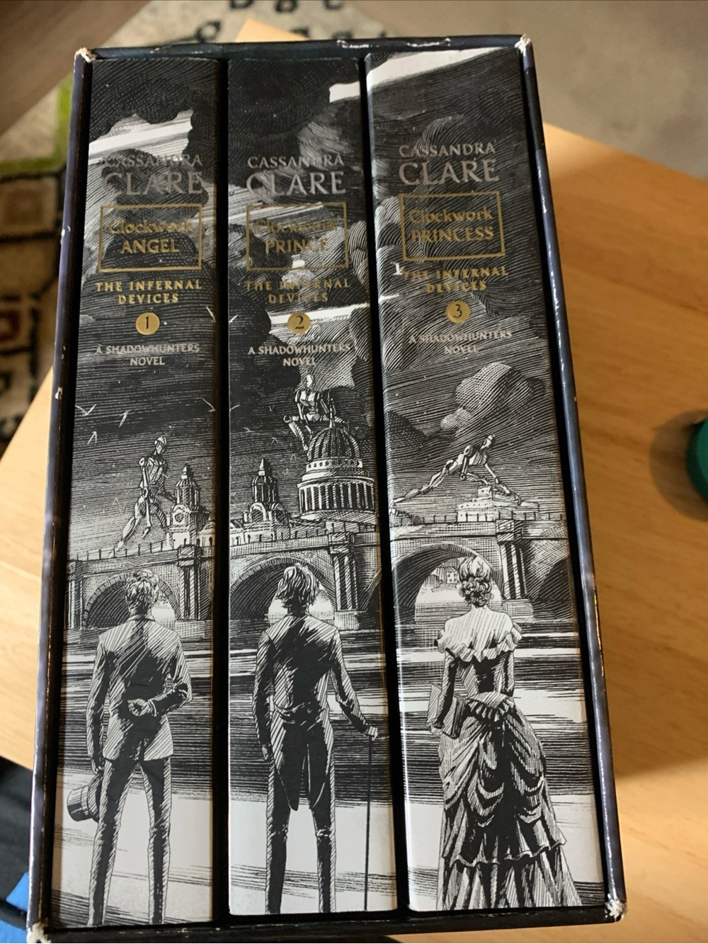 Infernal Devices, the Complete Collection (Boxed Set) : Clockwork Angel;...